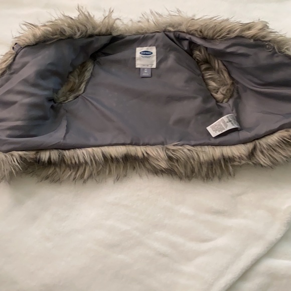 Old Navy Faux Fur Vest - Picture 3 of 6